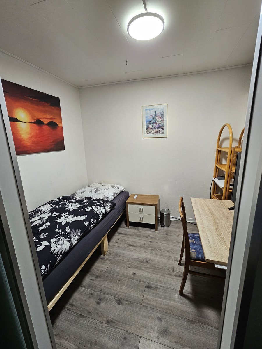 Wohnung 2 - Einzelzimmer 1 Blick ins Zimmer